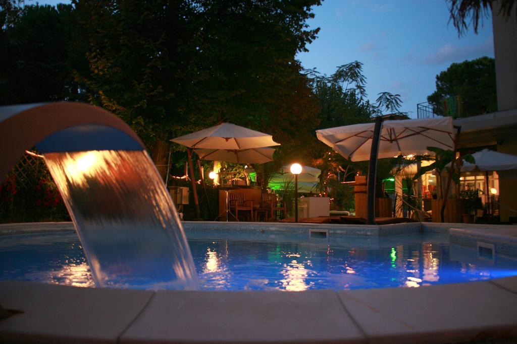 Hotel Bengasi Rimini Exterior foto