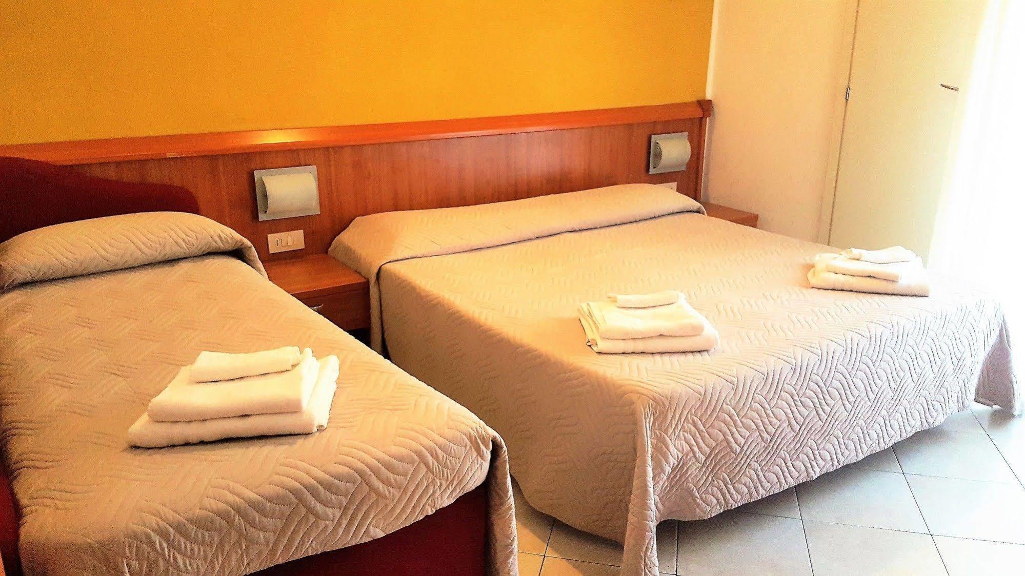 Hotel Bengasi Rimini Exterior foto