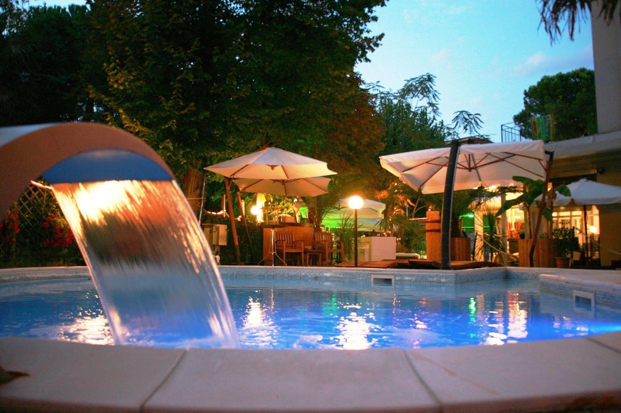 Hotel Bengasi Rimini Exterior foto