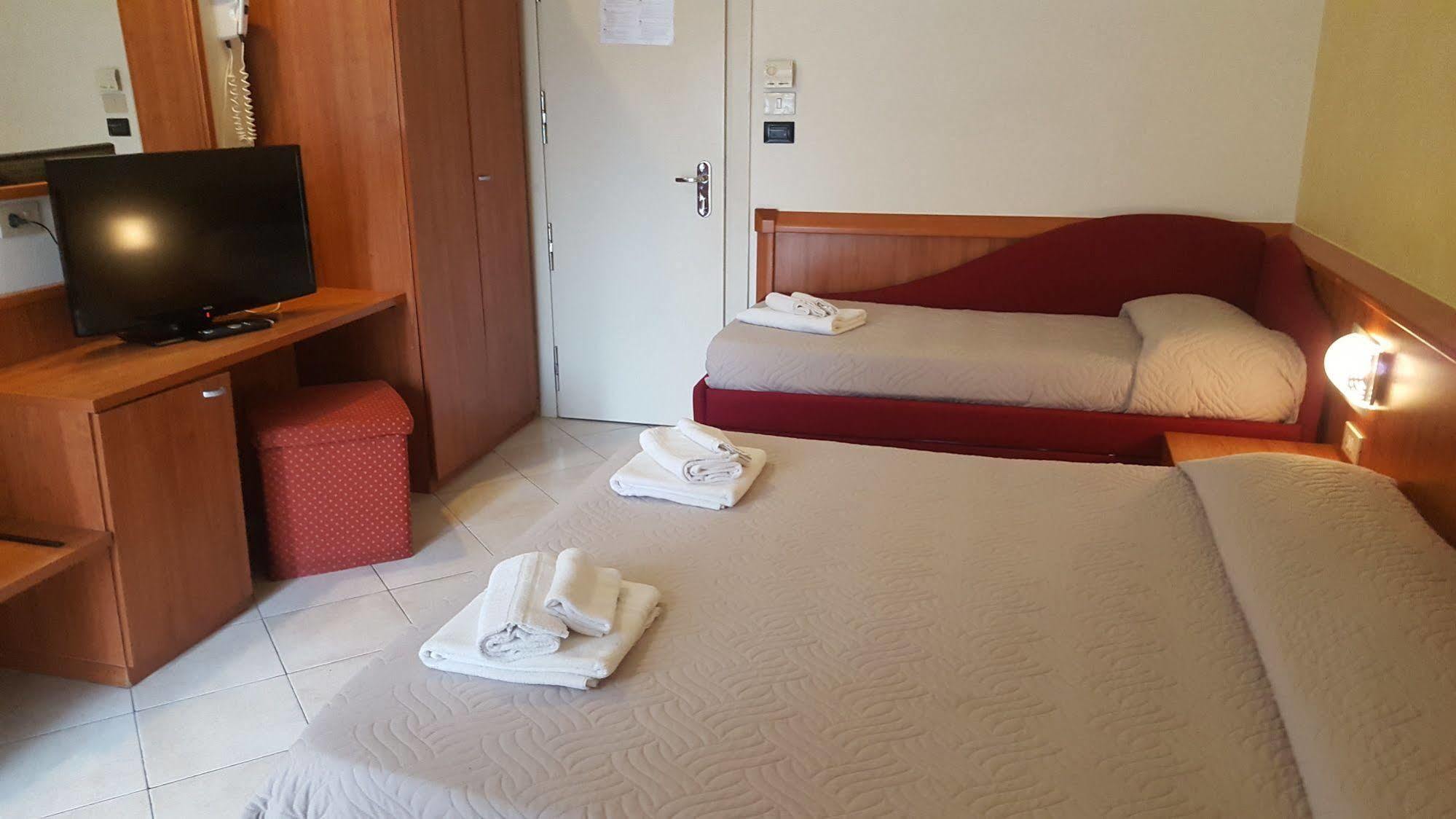 Hotel Bengasi Rimini Exterior foto
